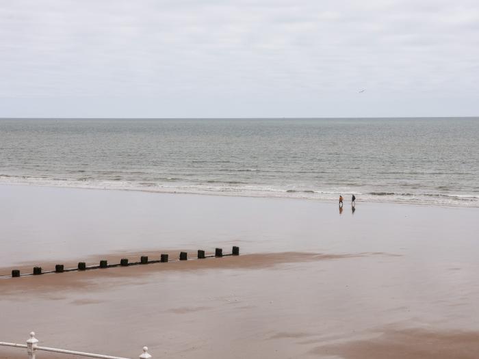 Apartment 1, Bridlington, East Riding of Yorkshire. Sea views. Open-plan. Close to a beach and shops