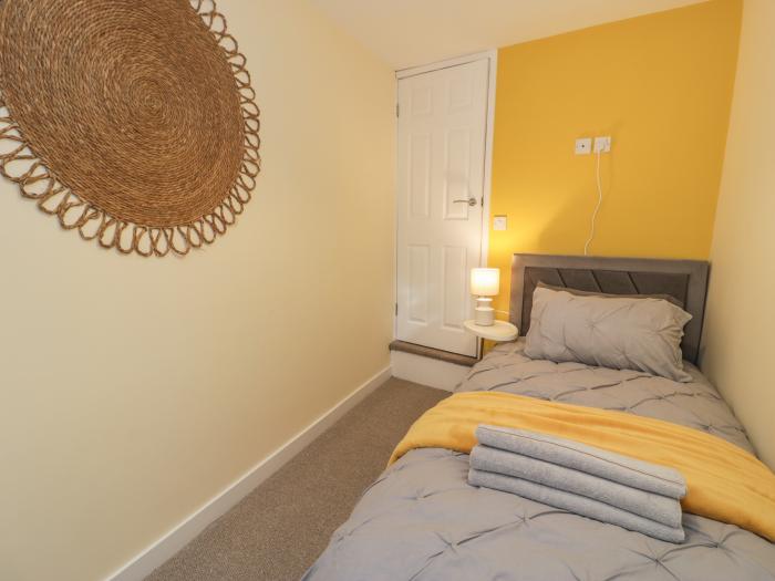 Apartment 150, Llandudno Junction, Conwy. Close to the coast. Close to National Park. WiFi. Cot. TV.