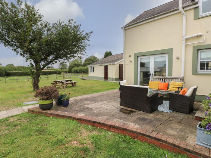 Crossways Cottage nr Carew, Pembrokeshire. Four-bedroom home. Pet-friendly. Ample off-road parking.