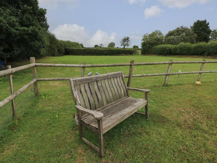 Crossways Cottage nr Carew, Pembrokeshire. Four-bedroom home. Pet-friendly. Ample off-road parking.