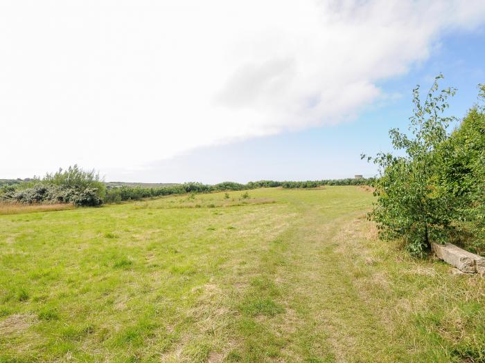 Forge Cottage, Mullion, Cornwall. Lawned garden. Off-road parking. Shared swimming pool. Dishwasher.