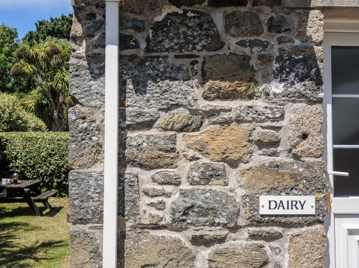 Dairy Cottage, Mullion, Cornwall. Smart TV. Electric fire. Off-road parking. Open plan. Pet-friendly