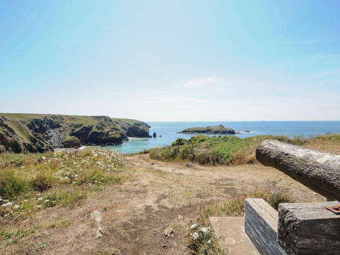 Dairy Cottage, Mullion, Cornwall. Smart TV. Electric fire. Off-road parking. Open plan. Pet-friendly