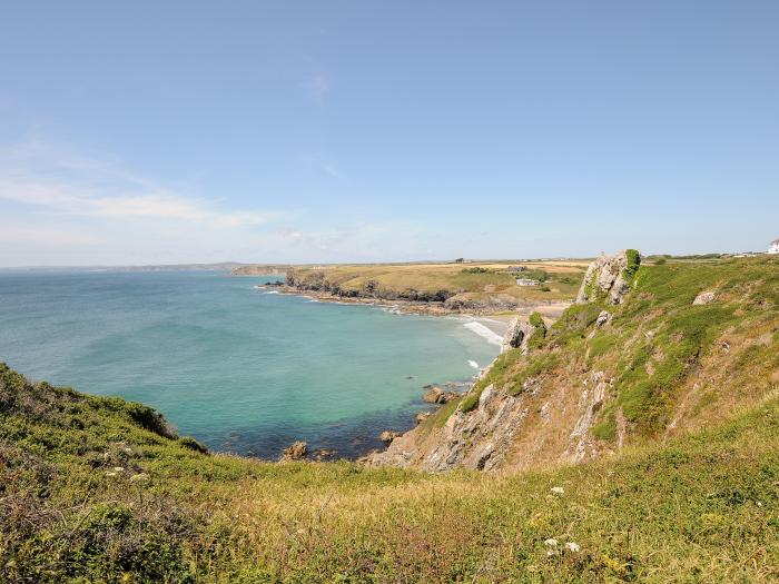 Dairy Cottage, Mullion, Cornwall. Smart TV. Electric fire. Off-road parking. Open plan. Pet-friendly