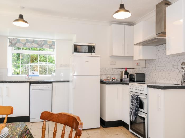 Dairy Cottage, Mullion, Cornwall. Smart TV. Electric fire. Off-road parking. Open plan. Pet-friendly