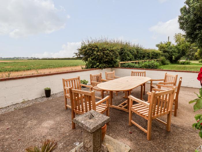 Old Mill House is in Bempton, in East Yorkshire. Four-bedroom, traditional cottage with rural views.