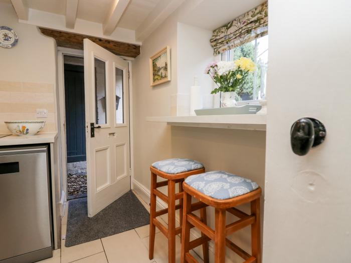 Glenside, Arrad Foot, Cumbria. Three bedrooms. Great walking location. Woodburning stove & Smart TV.