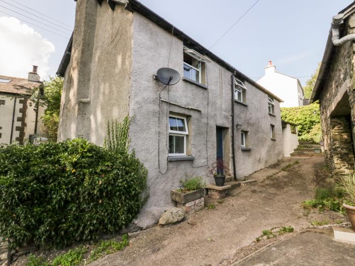 Glenside, Arrad Foot, Cumbria. Three bedrooms. Great walking location. Woodburning stove & Smart TV.