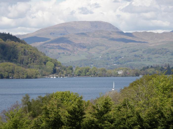 Glenside, Arrad Foot, Cumbria. Three bedrooms. Great walking location. Woodburning stove & Smart TV.