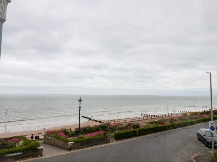 Apartment 4, Bridlington, East Riding of Yorkshire. Sea views. Open-plan. Close to a beach and shops