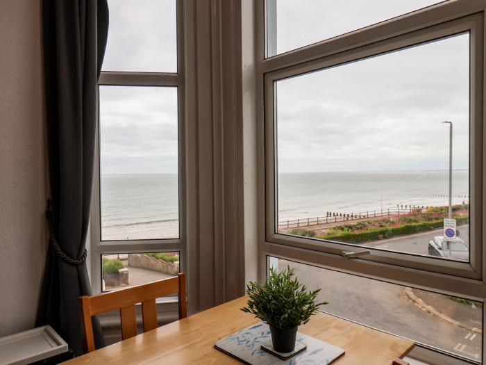 Apartment 4, Bridlington, East Riding of Yorkshire. Sea views. Open-plan. Close to a beach and shops