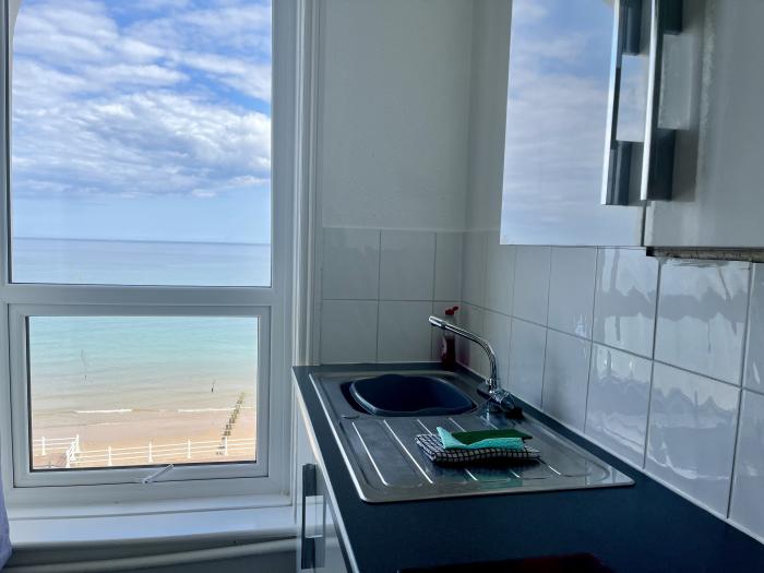 Apartment 8, Bridlington, East Riding of Yorkshire. Sea views. Open-plan. Close to a beach and shops