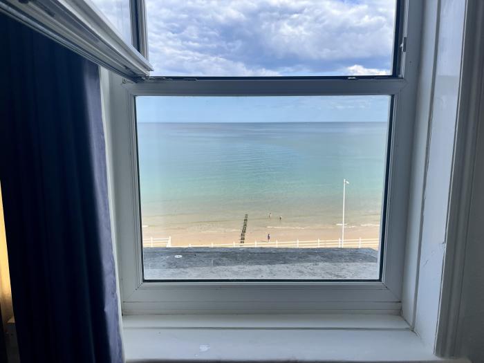 Apartment 8, Bridlington, East Riding of Yorkshire. Sea views. Open-plan. Close to a beach and shops