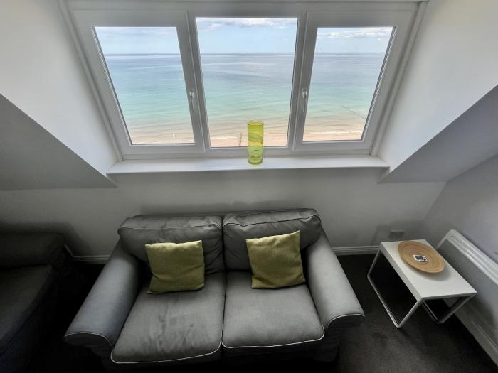 Apartment 10, Bridlington, East Riding of Yorkshire. Sea views. Open-plan. Close to beach and shops.