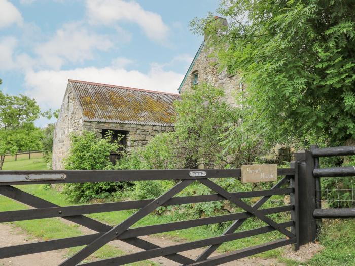 Penfeidr Newydd in Newport, in Pembrokeshire. Two-bedroom, traditional cottage resting rurally. Pets