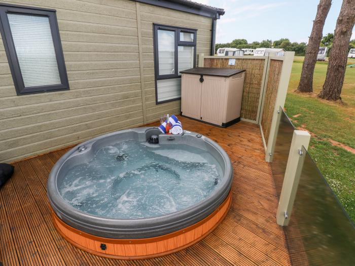 Beechwood Lodge, Hasguard Cross, Broad Haven, Pembrokeshire. Hot tub. In a National Park. Open plan.