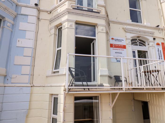 Apartment 2 Bridlington Bay, Bridlington. Sea views. Close to a beach. Smart TV. Close to amenities.