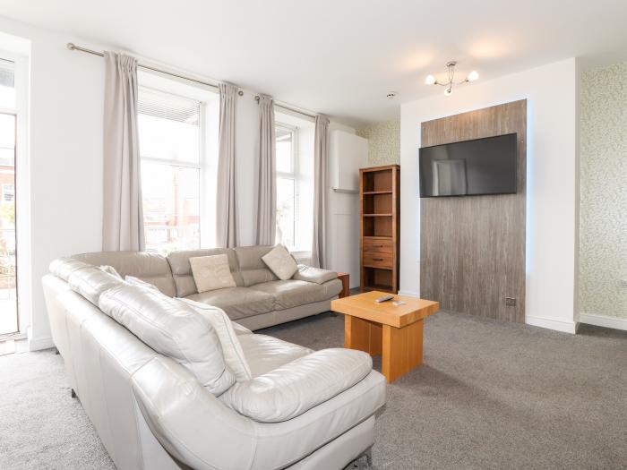 Apartment 3 @52 in Bridlington, North Yorkshire. Seafront nearby. Decking with furniture. 3 bedrooms