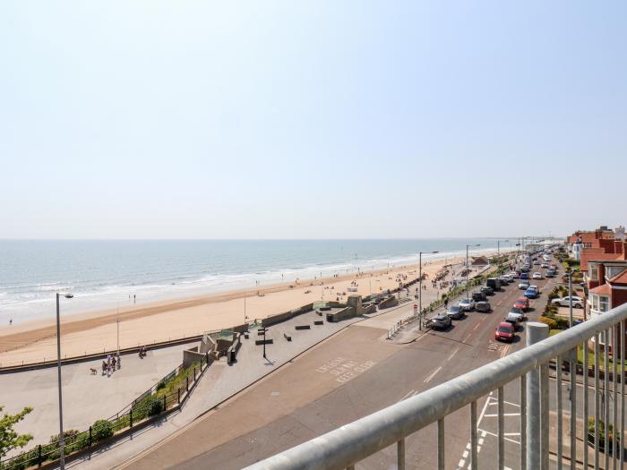 Apartment 10 @52, Bridlington, East Riding of Yorkshire. Seaside. Close to beach. Close to amenities