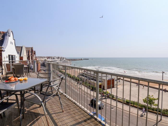 Apartment 10 @52, Bridlington, East Riding of Yorkshire. Seaside. Close to beach. Close to amenities