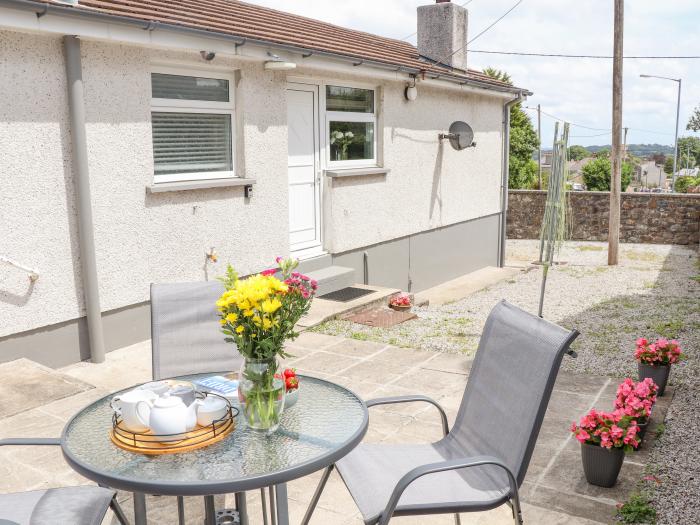 Apple Tree Bungalow, in Lanner, Cornwall. Close to amenities. Ground-floor living. Off-road parking.