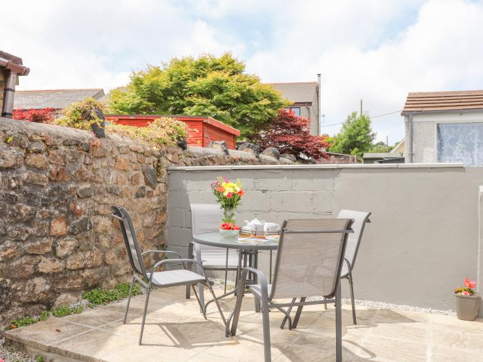 Apple Tree Bungalow, in Lanner, Cornwall. Close to amenities. Ground-floor living. Off-road parking.