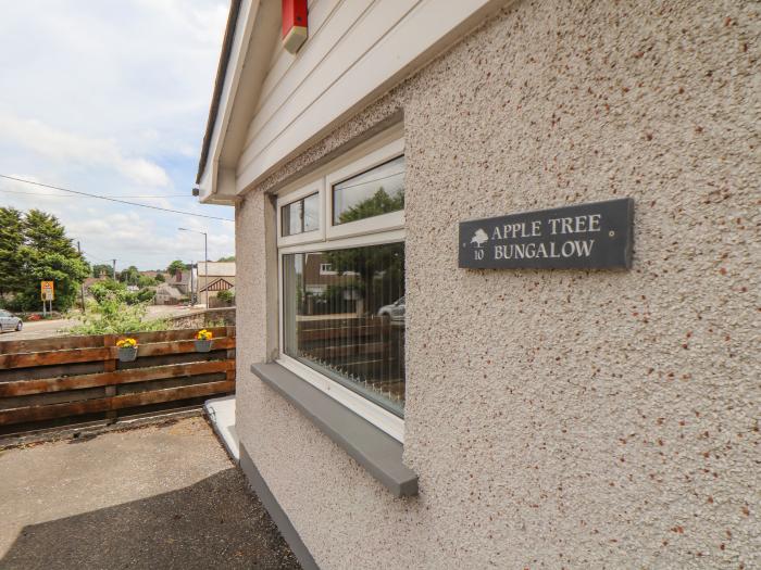 Apple Tree Bungalow, in Lanner, Cornwall. Close to amenities. Ground-floor living. Off-road parking.