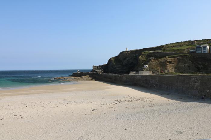 Apple Tree Bungalow, in Lanner, Cornwall. Close to amenities. Ground-floor living. Off-road parking.