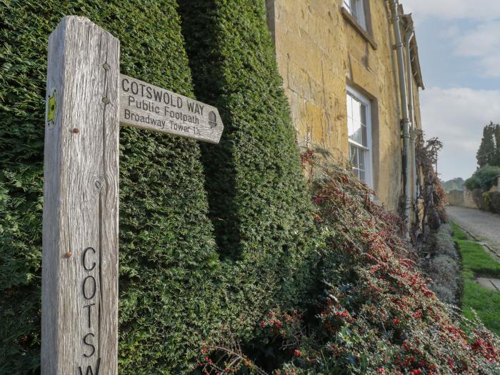 The Cottage, Chipping Campden, Gloucestershire. Off-road parking. Woodburning stove. Three bedrooms.