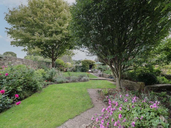 The Cottage, Chipping Campden, Gloucestershire. Off-road parking. Woodburning stove. Three bedrooms.