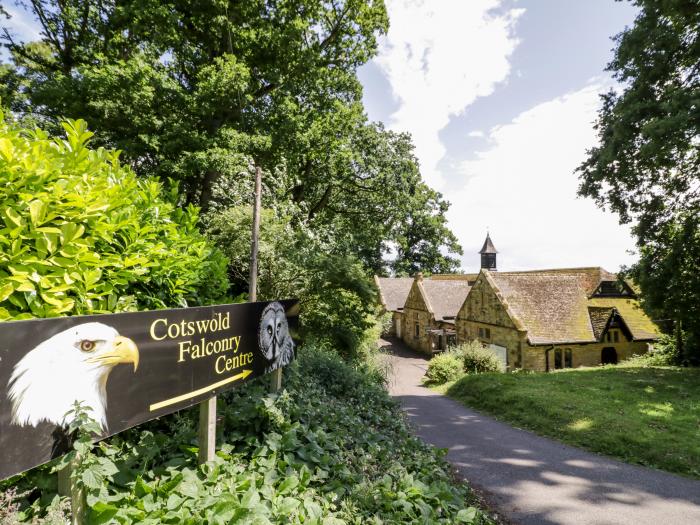 The Cottage, Chipping Campden, Gloucestershire. Off-road parking. Woodburning stove. Three bedrooms.