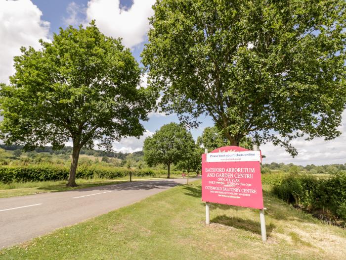 The Cottage, Chipping Campden, Gloucestershire. Off-road parking. Woodburning stove. Three bedrooms.