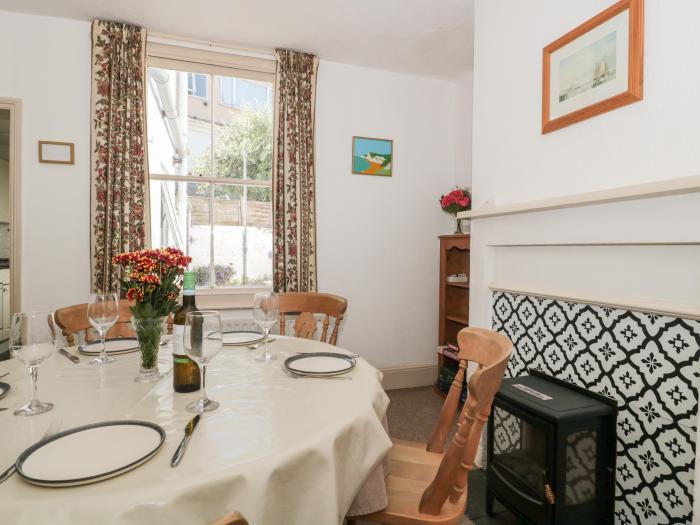 Howard Cottage in Weymouth, Dorset. Close to beach. Close to amenities. Family-friendly. 2 bedrooms.