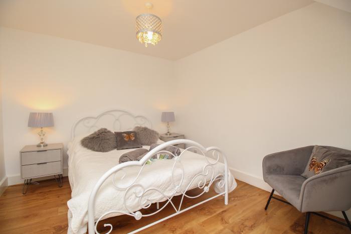 The Cottage, in Weymouth, Dorset. Close to amenities. Close to a beach. Smart TV. Enclosed balcony.