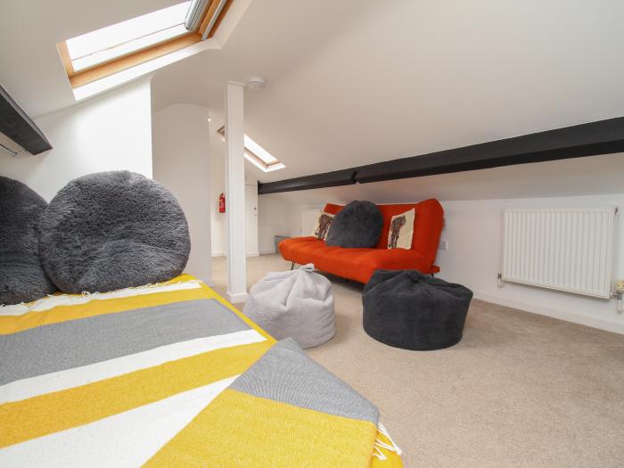 The Cottage, in Weymouth, Dorset. Close to amenities. Close to a beach. Smart TV. Enclosed balcony.