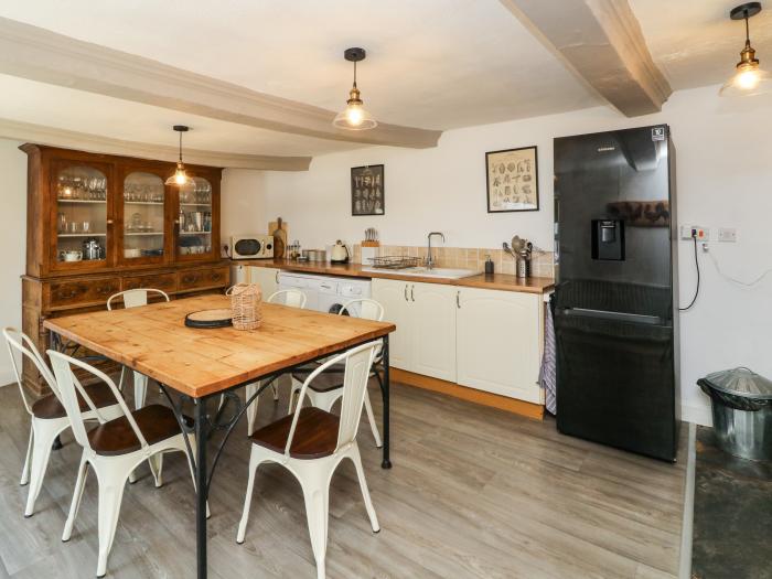 Puffin House, Hartland, Devon. 3-bedrooms. Remote situation. Farmhouse. Pet-friendly. Hot tub. WiFi.