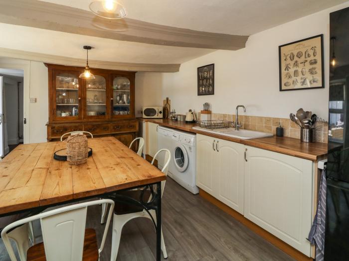 Puffin House, Hartland, Devon. 3-bedrooms. Remote situation. Farmhouse. Pet-friendly. Hot tub. WiFi.