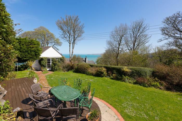 Glenside House in Carbis Bay, Cornwall. Four-bed home, enjoying sea views. Near beach and amenities.