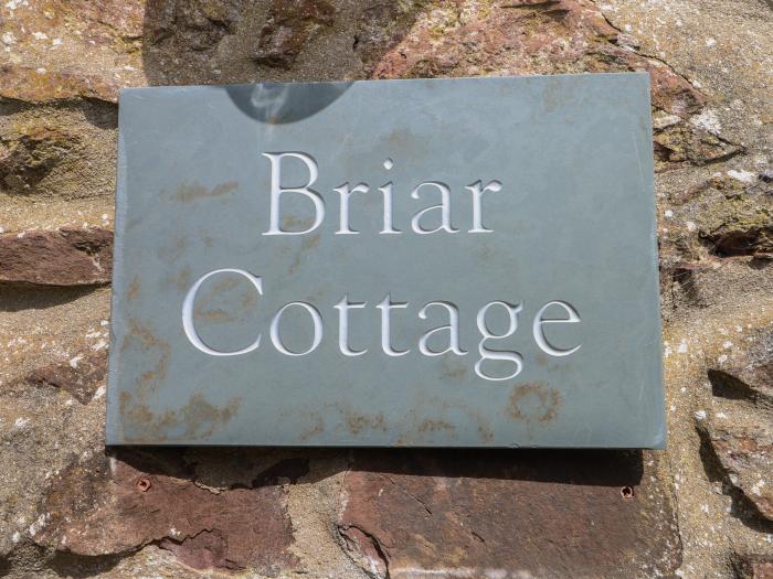 Briar Cottage, Neyland, Pembrokeshire. Off-road parking. Pets welcome. Woodburning stove. 2-bedrooms