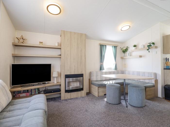 14 Larch View, Tattershall Lakes Country Park, Lincolnshire. Three-bed lodge with on-site facilities