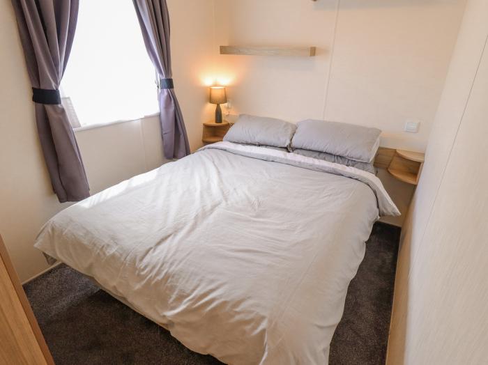 14 Larch View, Tattershall Lakes Country Park, Lincolnshire. Three-bed lodge with on-site facilities