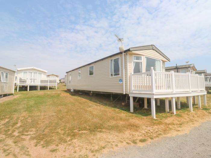 Goodison Devon Cliff, Exmouth, Devon. Three-bedroom lodge near beach and in AONB. On-site facilities