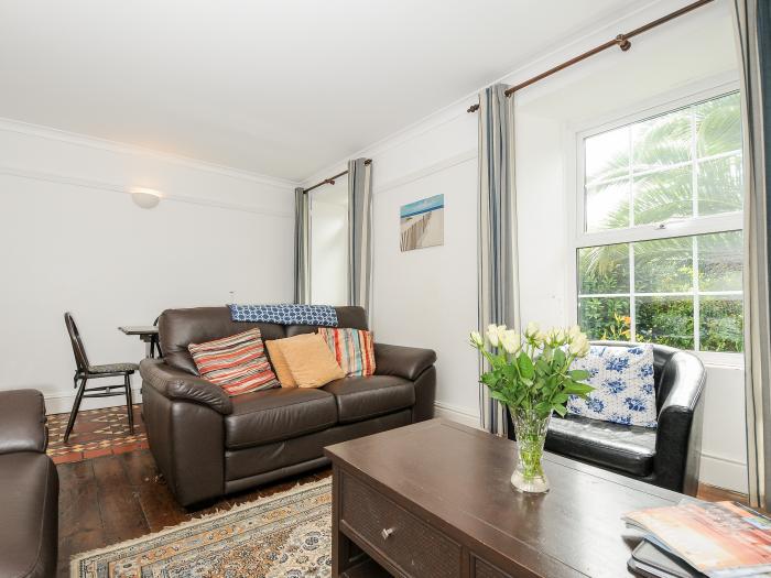 Granary Cottage, Mullion, Cornwall. Three bedrooms. Smart TV. Electric fire. Pet-friendly. Paddocks.