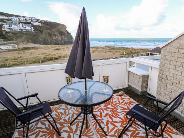 16 Seaspray, Porthtowan, Cornwall. Beach views. Decked balcony. Off-road parking. Pet-friendly. 2bed