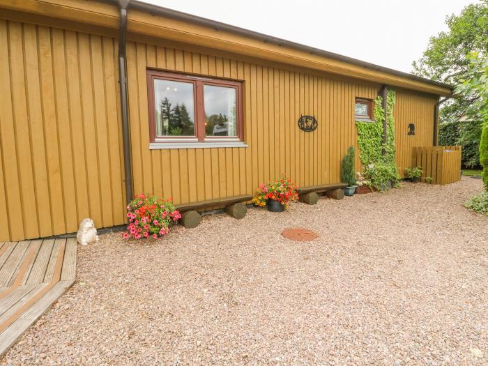 Burnside Lodge nr Fort William, Western Highlands. Log cabin. Private sauna. Decking. Wooden. 2-bed.