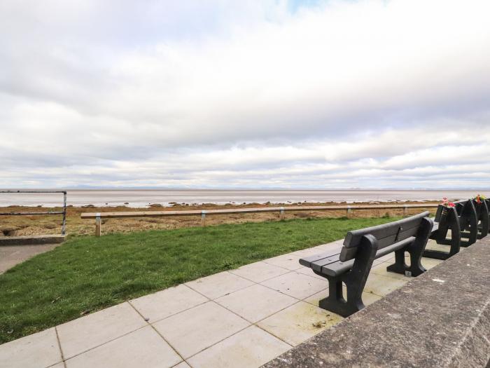 Flat 3, Sandridge Court, Knott End-On-Sea, Cumbria. Close to a beach, a shop and a pub. Parking. TV.