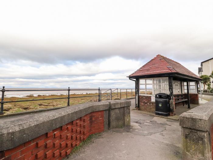 Flat 3, Sandridge Court, Knott End-On-Sea, Cumbria. Close to a beach, a shop and a pub. Parking. TV.