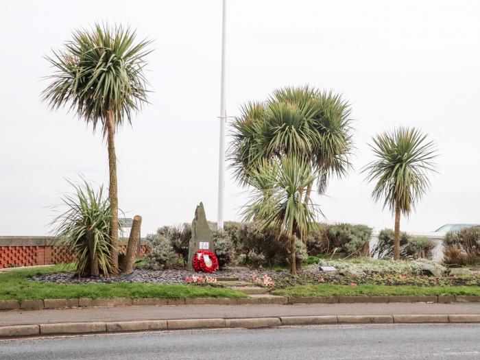 Flat 3, Sandridge Court, Knott End-On-Sea, Cumbria. Close to a beach, a shop and a pub. Parking. TV.