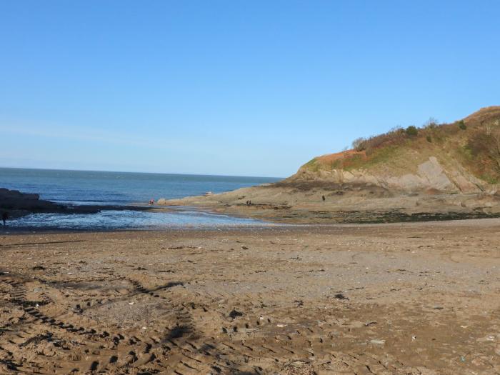 At the Bay Apartment, Hele Bay, Ilfracombe, Devon. Close to a shop, a pub and a beach. TV and Wi-Fi.