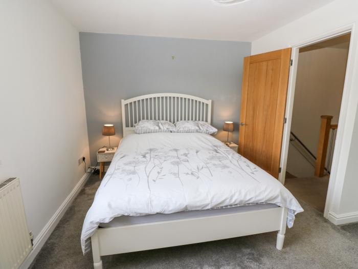 52 Delph Road rests nr Delph, Greater Manchester. Two-bedroom home resting near a pub. Pet-friendly.